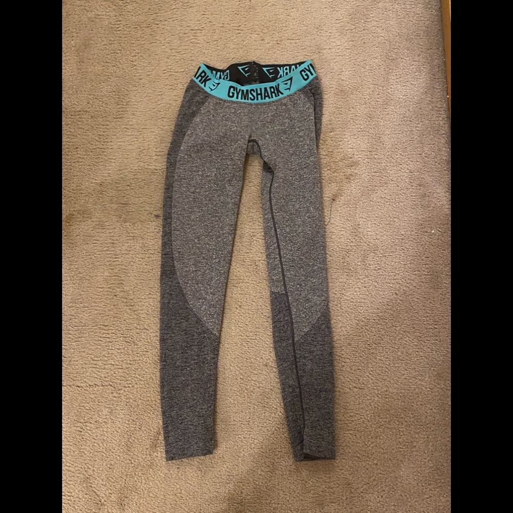 Gym shark leggings